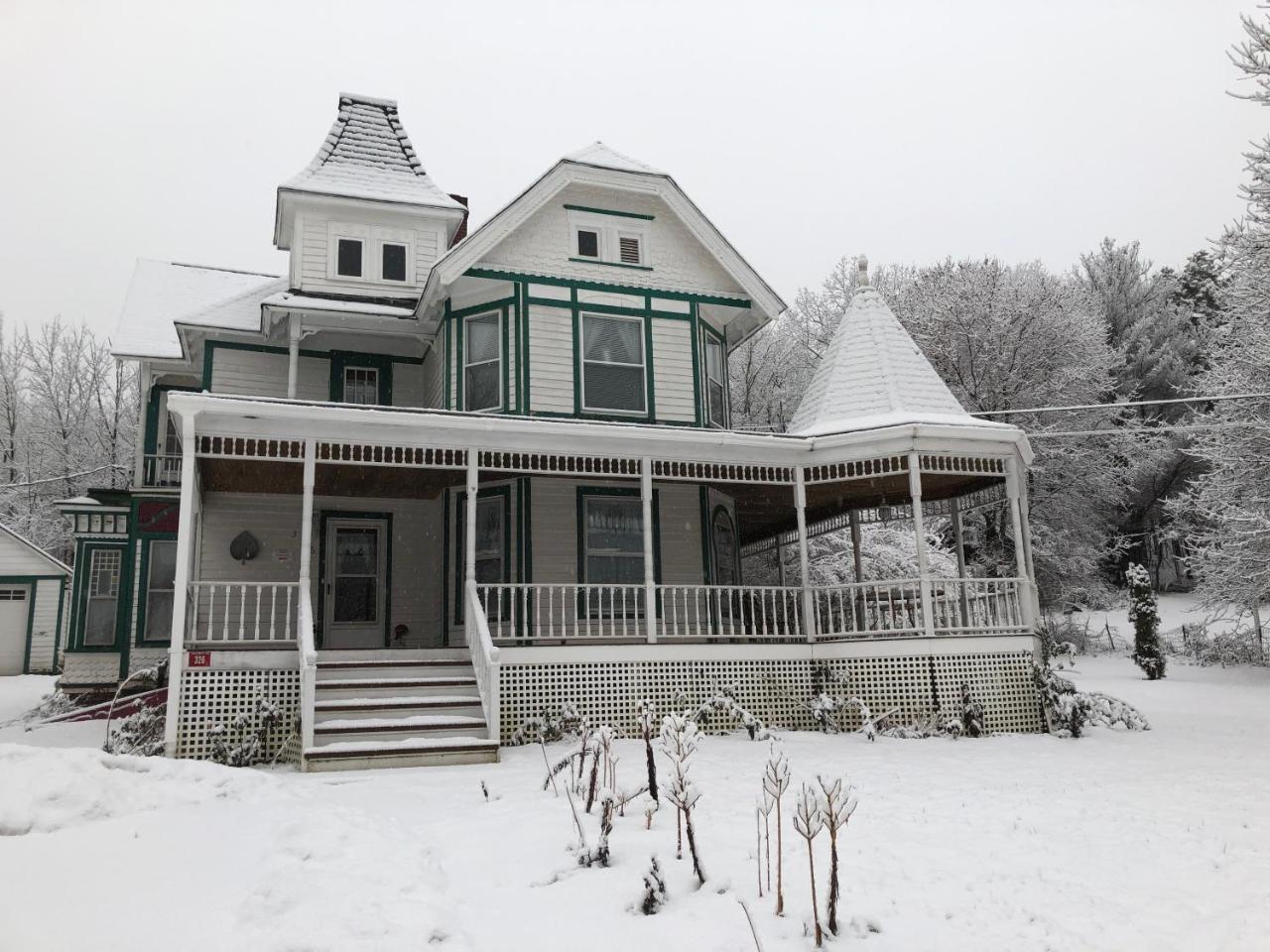 Antique Rose Inn Windham Exterior photo